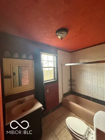 $69,000 | 108 North Summit Street, Summitville, IN 46070