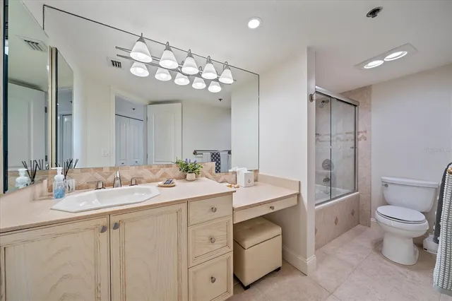 a view of a storage & utility room with washer and dryer