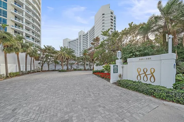 a view of livingroom with furniture