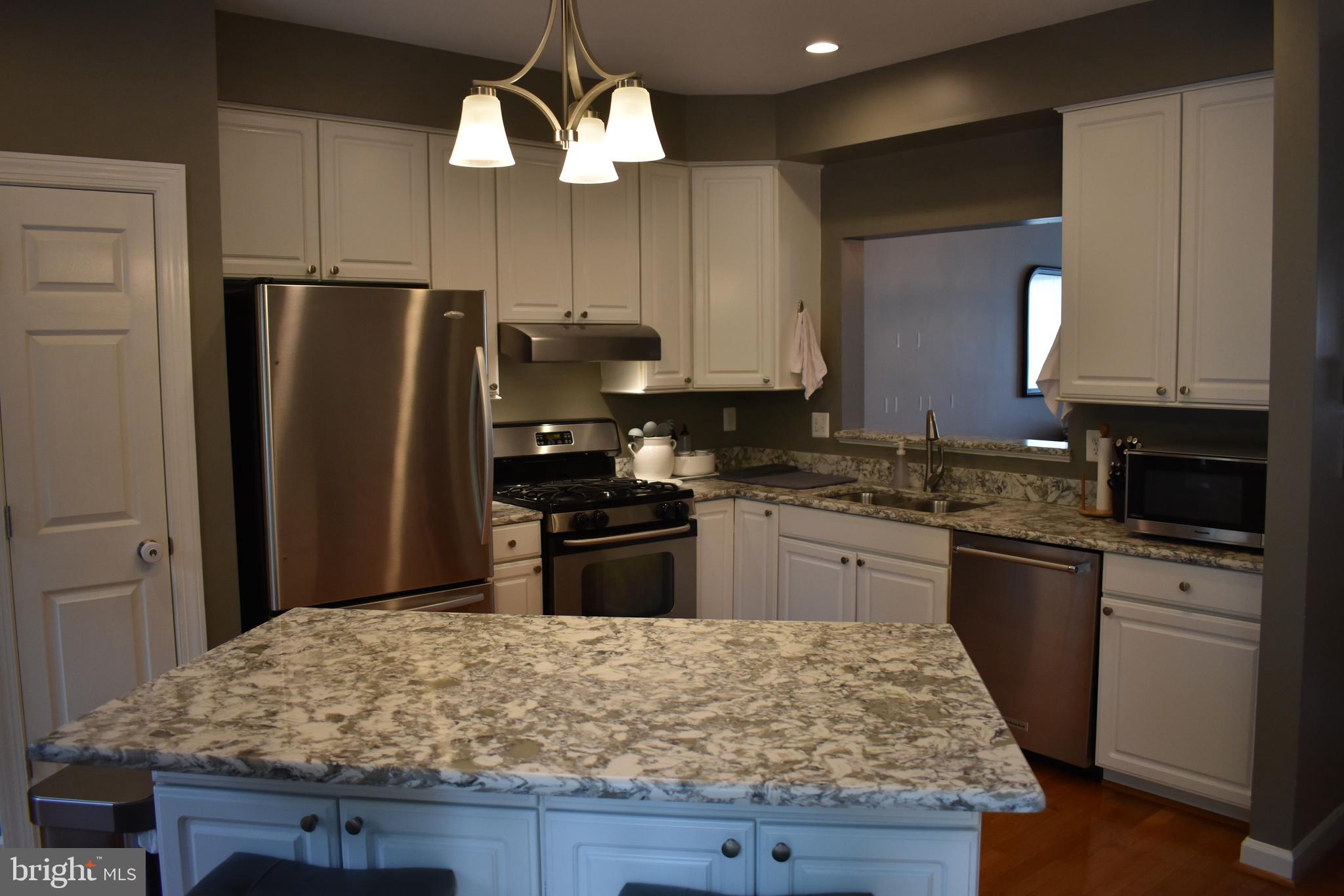 3616 Ransom Place Alexandria, VA 22306 - Photo 2 of 22 Beautiful gourmet kitchen with gas cooking!