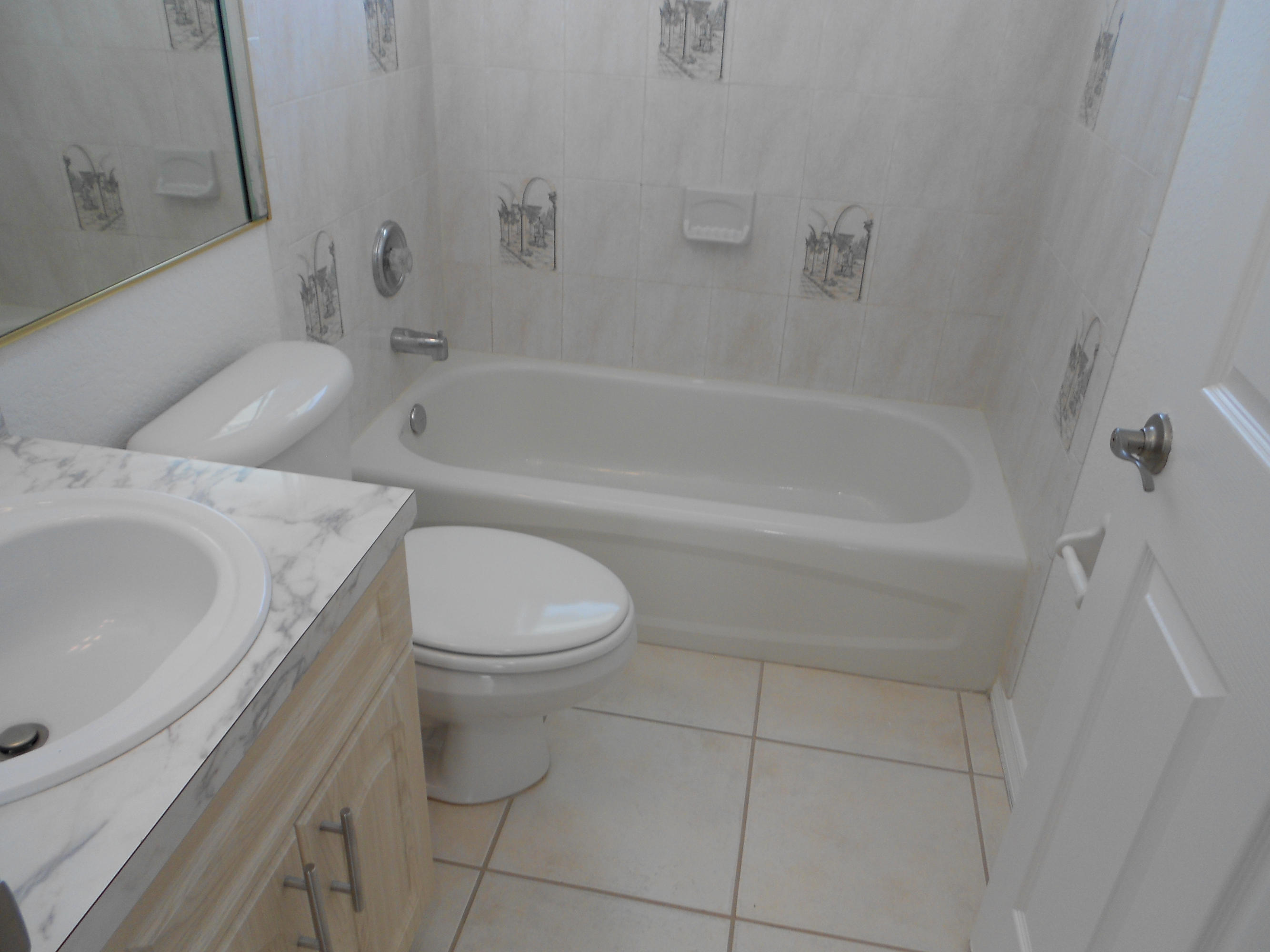951 West 4th Street Riviera Beach, FL 33404 - Photo 10 of 12 Guest Bath