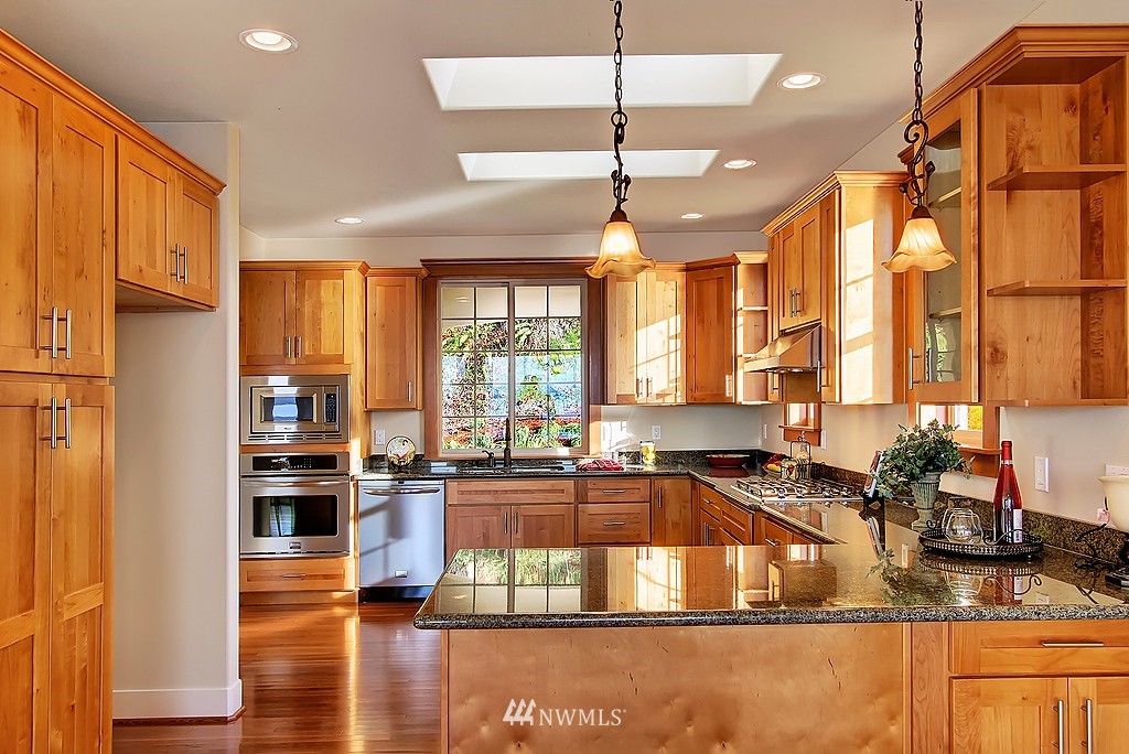 12602 Possession Lane Edmonds, WA 98026 - Photo 6 of 20 Gallery Image 6