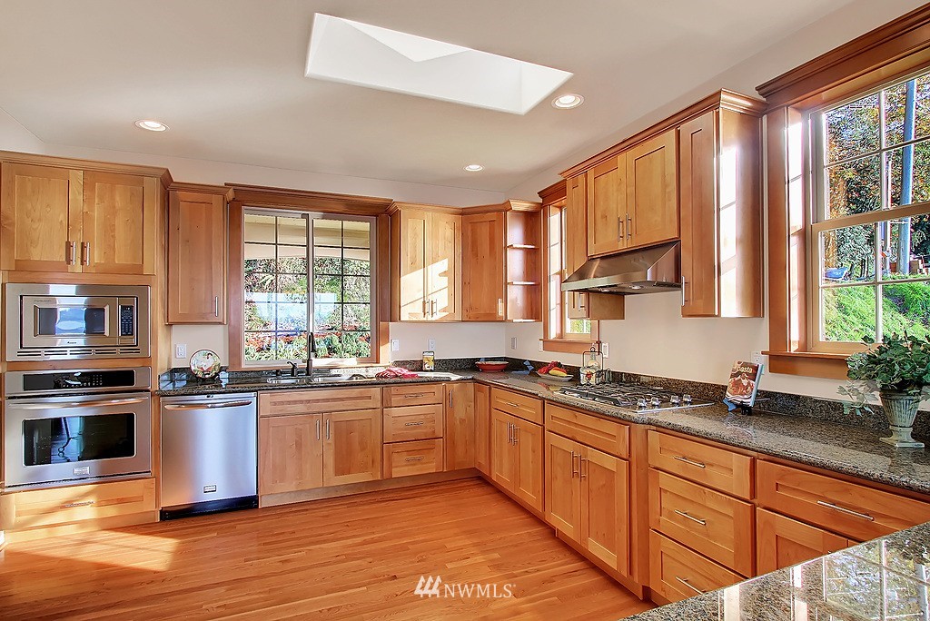 12602 Possession Lane Edmonds, WA 98026 - Photo 8 of 20 Gallery Image 8