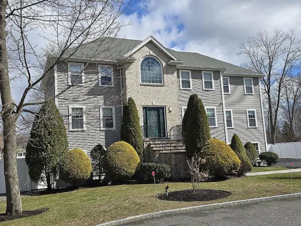 $1,150,000 | 2 Yvonne Drive, Saugus, MA 01906