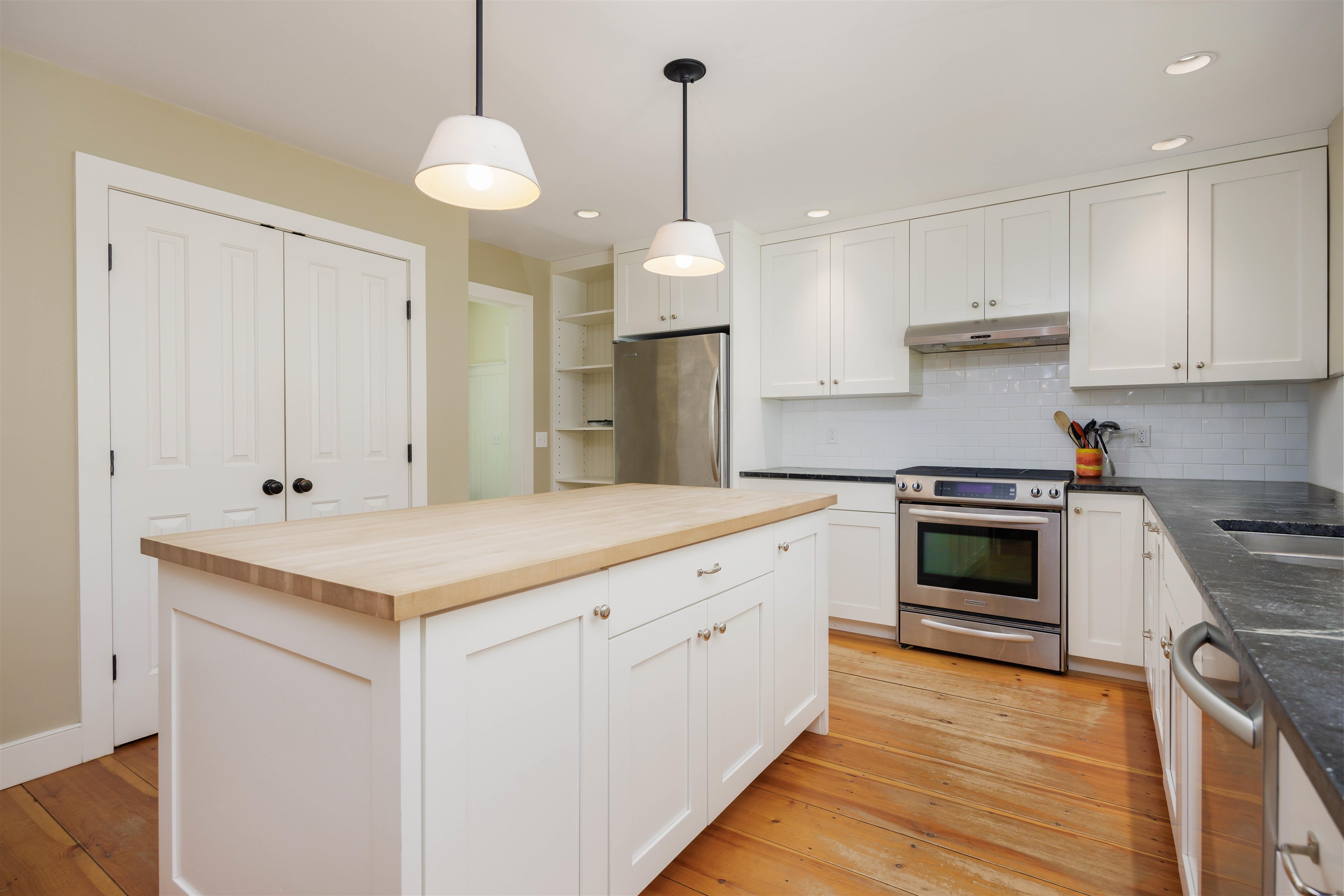 63 Royal Tyler Road Hartford, VT 05059 - Photo 8 of 39
