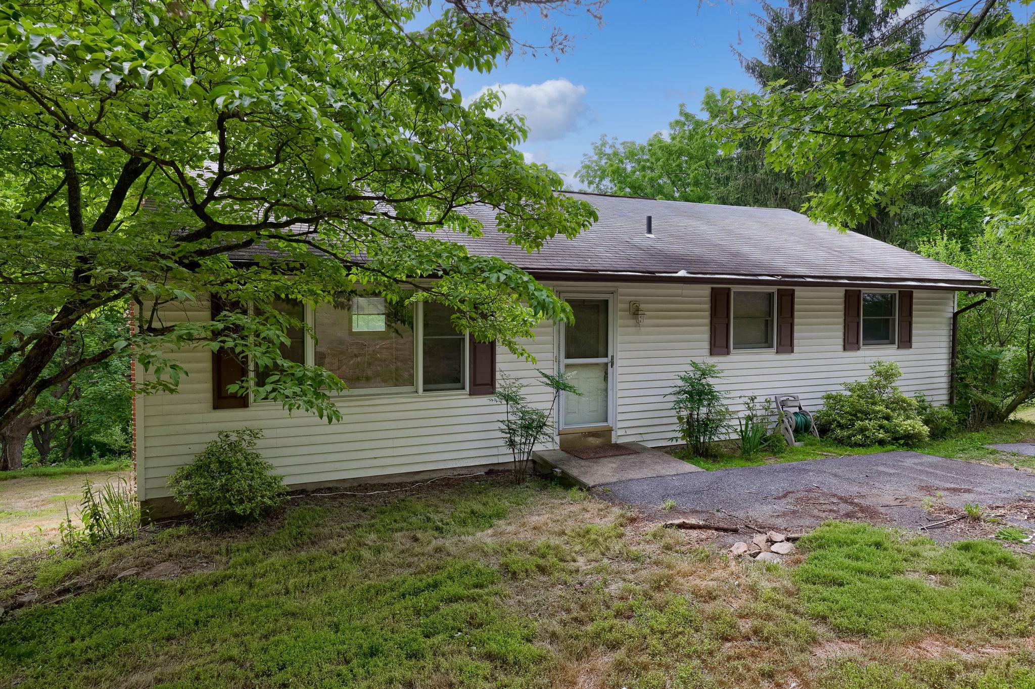 49 Preston Road Reading, PA 19608 - Photo 6 of 42 Charming home nestled in nature's embrace.