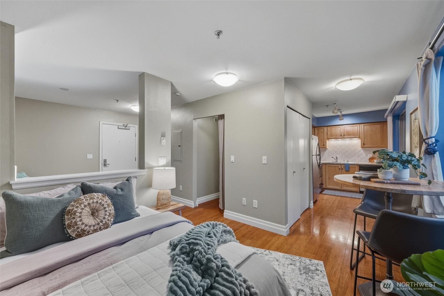 960 Harris Avenue, Unit 307 Bellingham, WA 98225 - Photo 3 of 37