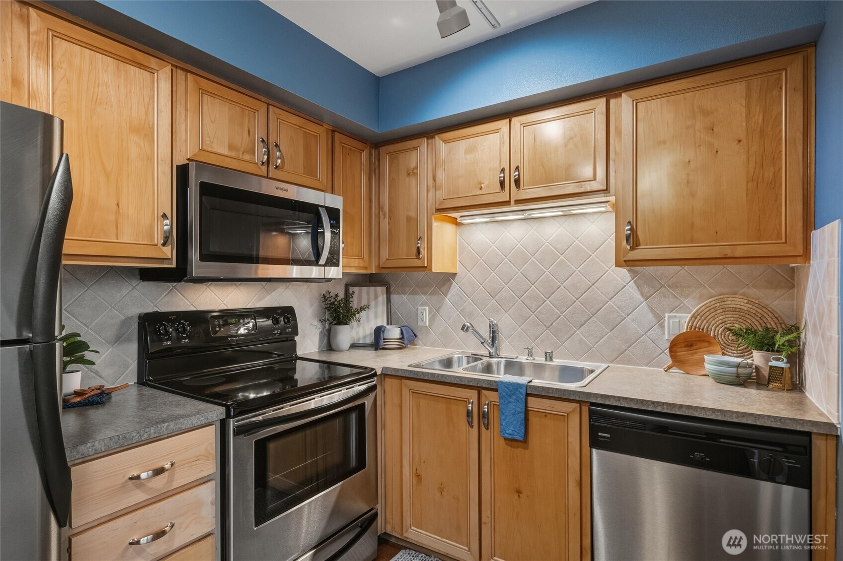 960 Harris Avenue, Unit 307 Bellingham, WA 98225 - Photo 8 of 37