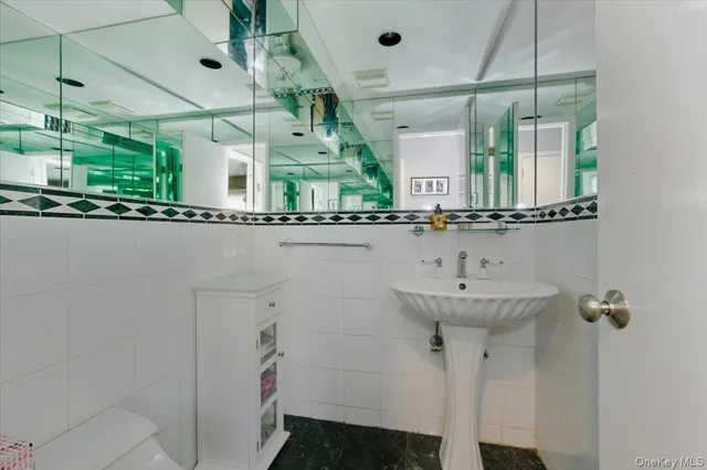 $20,000 | 1495 Bay Boulevard, Atlantic Beach, NY 11509