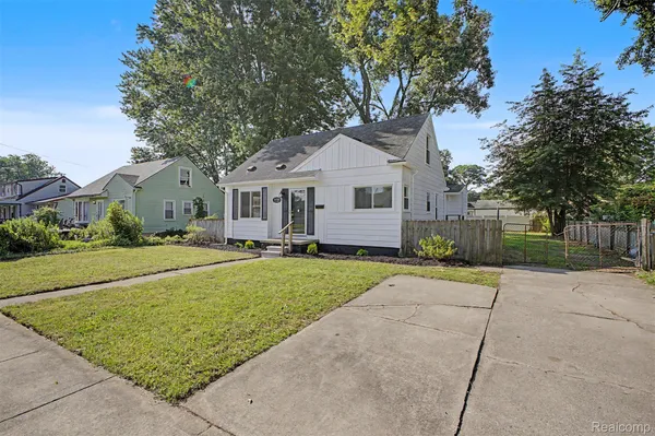 $219,900 | 31765 Brown Street, Garden City, MI 48135
