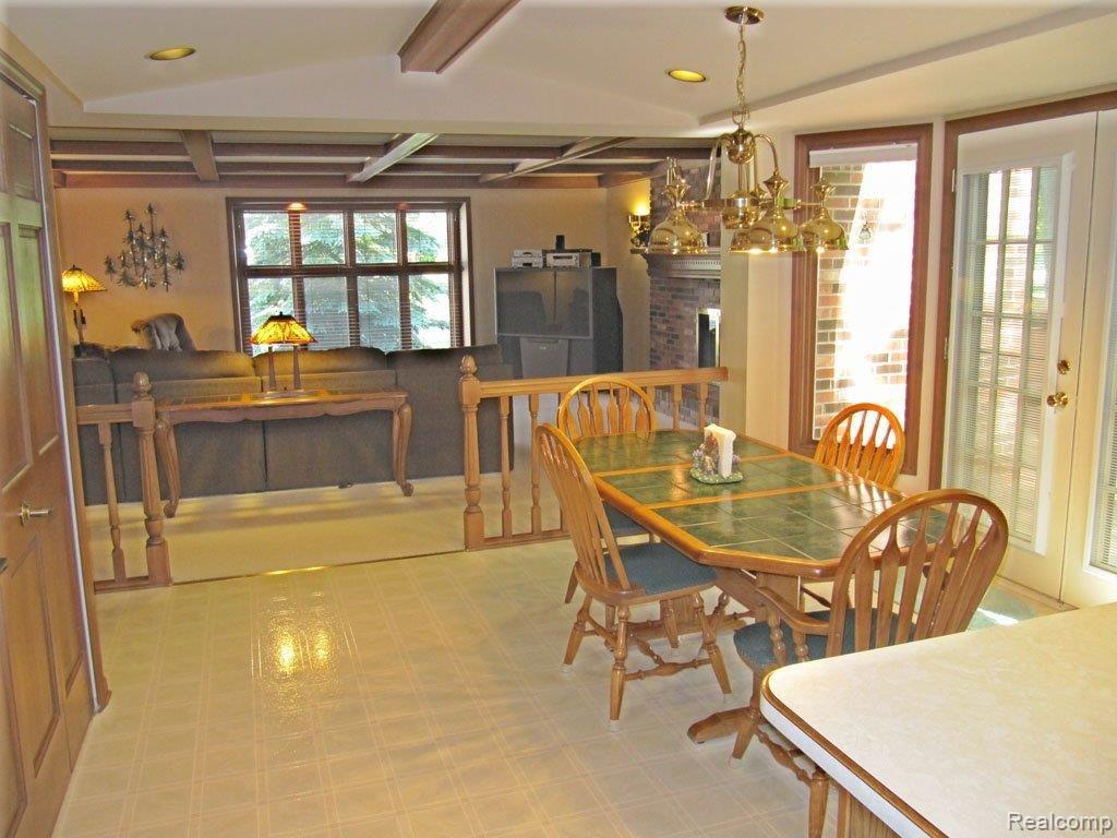 1375 Springwood Lane Rochester, MI 48309 - Photo 5 of 12 Kitchen to Family Room