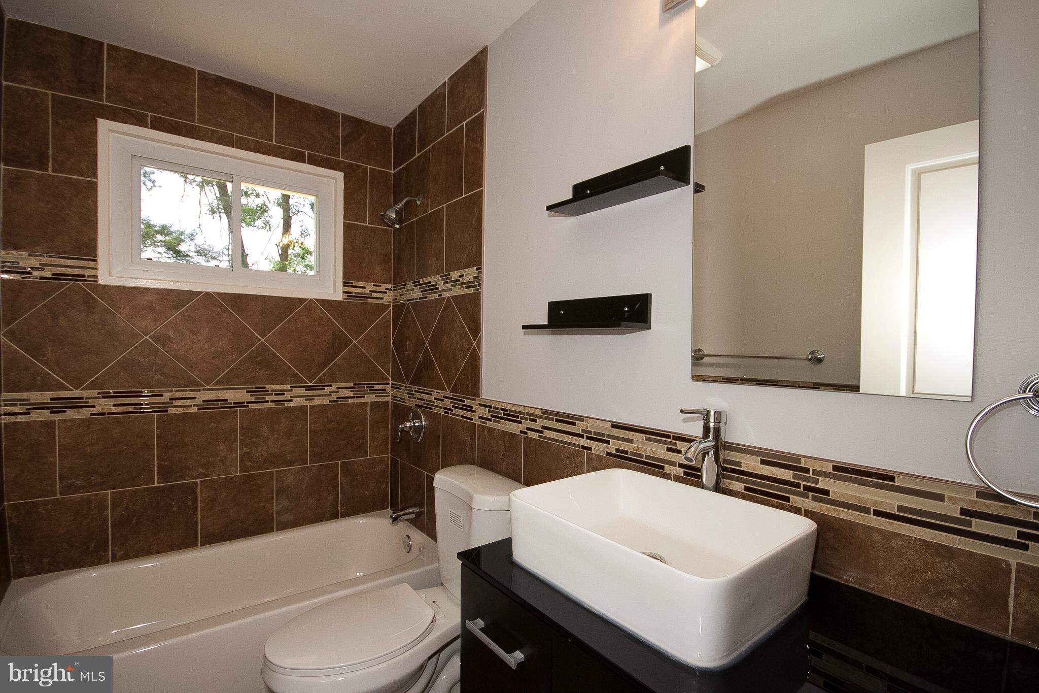 5505 Northgreen Road Baltimore, MD 21244 - Photo 22 of 30 Hallway Bath