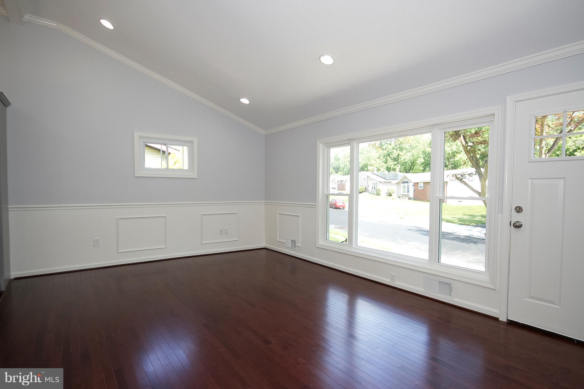 5505 Northgreen Road Baltimore, MD 21244 - Photo 7 of 30 Living Room