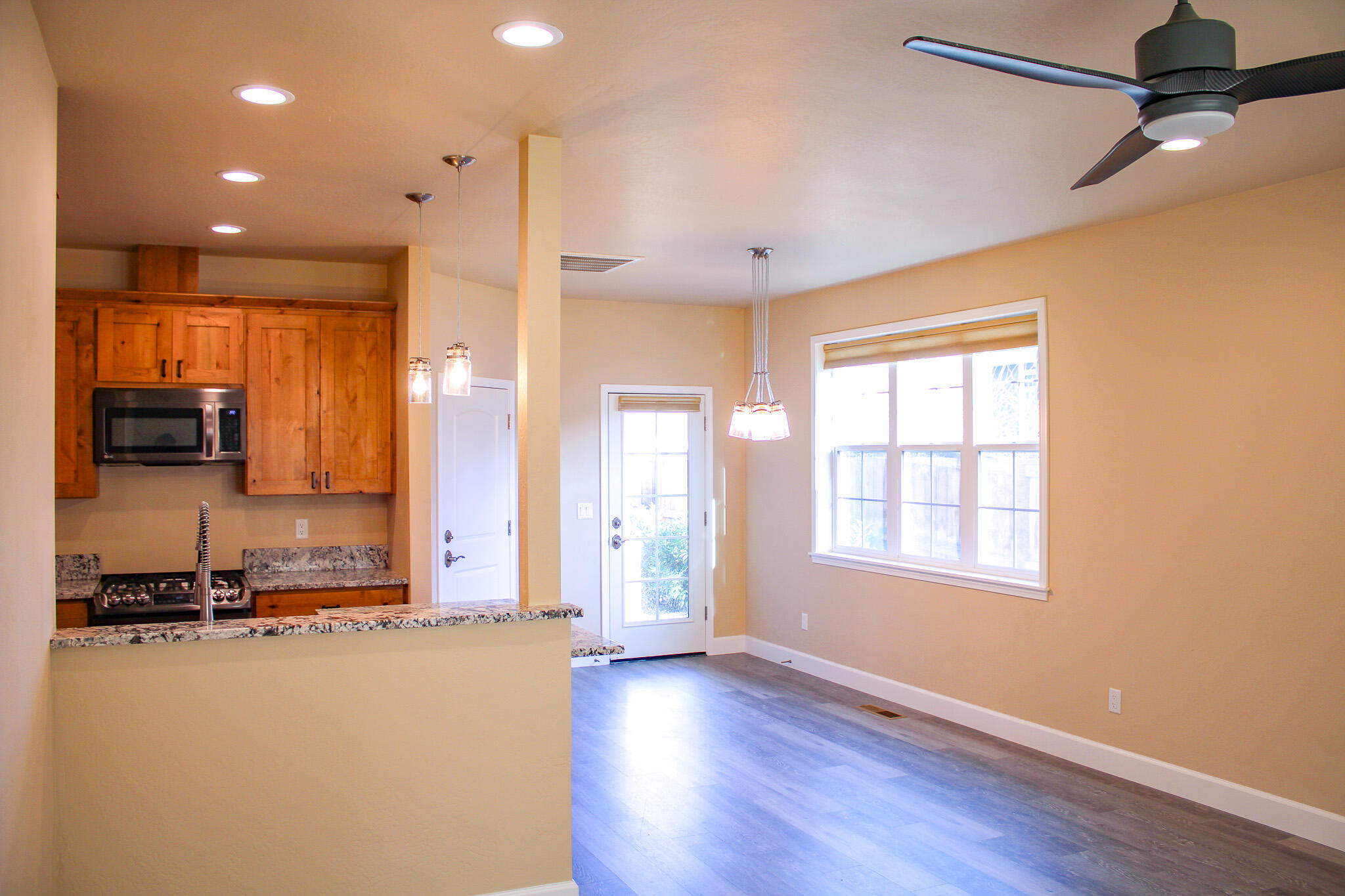 237 Willow Way Talent, OR 97540 - Photo 4 of 28 Kirt Real Estate 2025-69