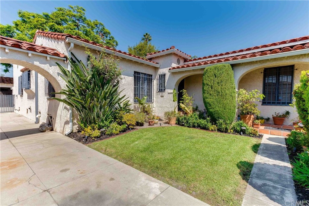 1763 Stearns Drive Los Angeles, CA 90035 - Photo 3 of 33 a front view of a house with garden