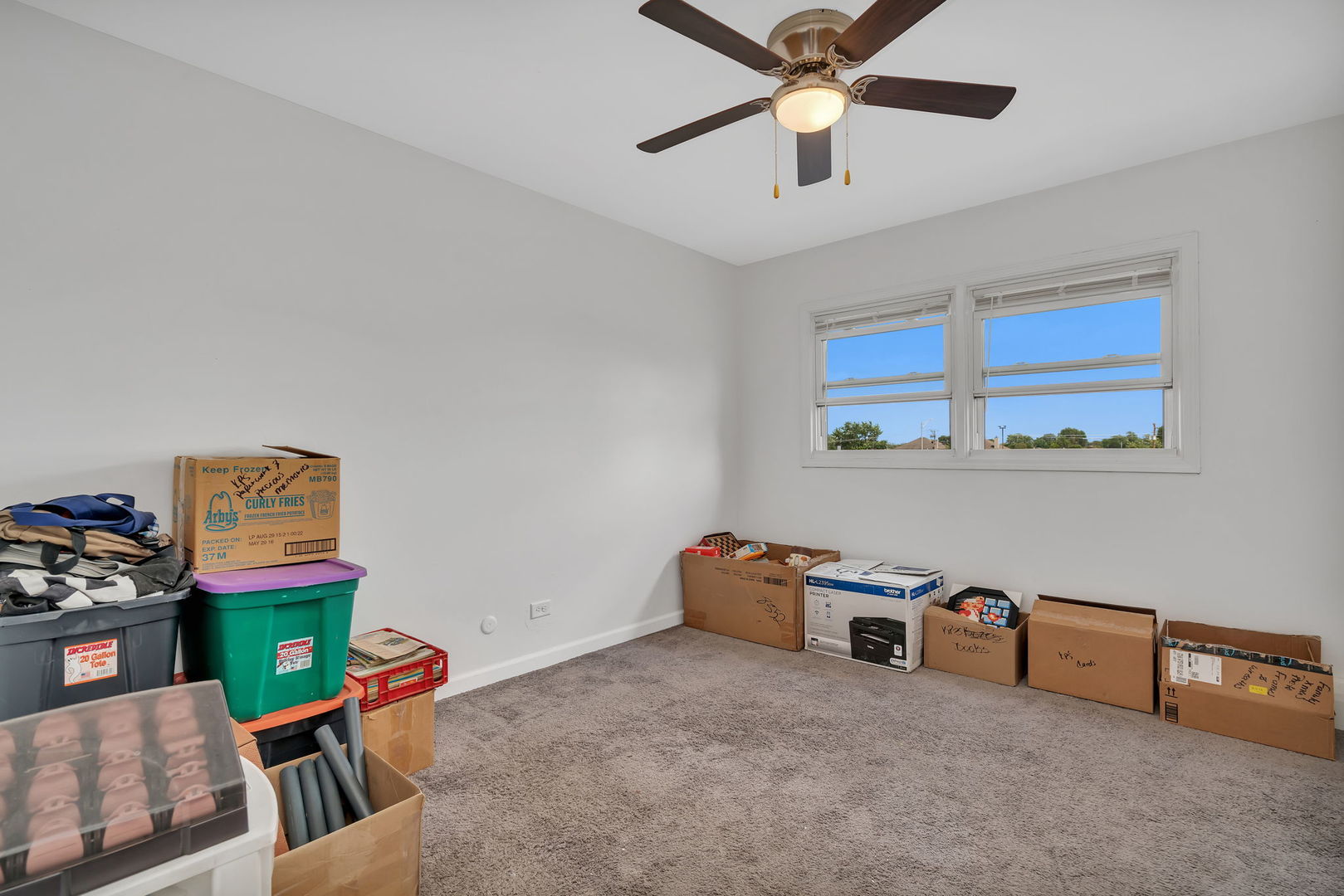 8010 West 84th Street Justice, IL 60458 - Photo 19 of 32 a view of room with toys