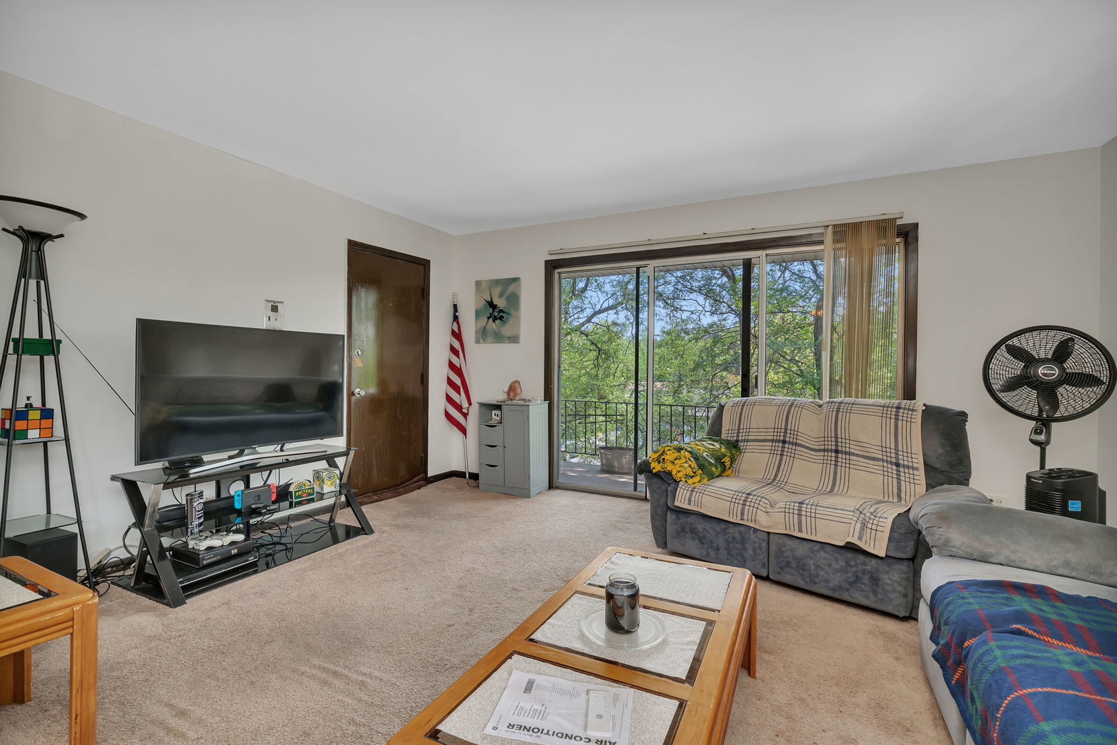 8010 West 84th Street Justice, IL 60458 - Photo 21 of 32 a living room with furniture and a flat screen tv