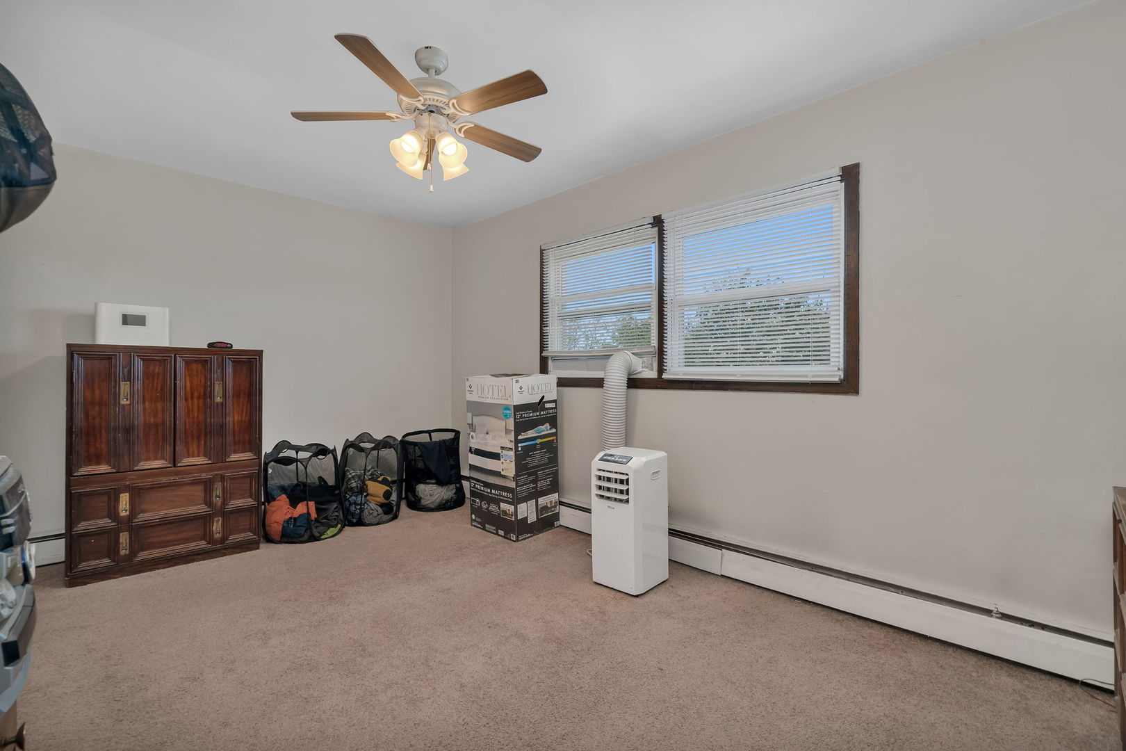 8010 West 84th Street Justice, IL 60458 - Photo 27 of 32 a work room with furniture and a flat screen tv