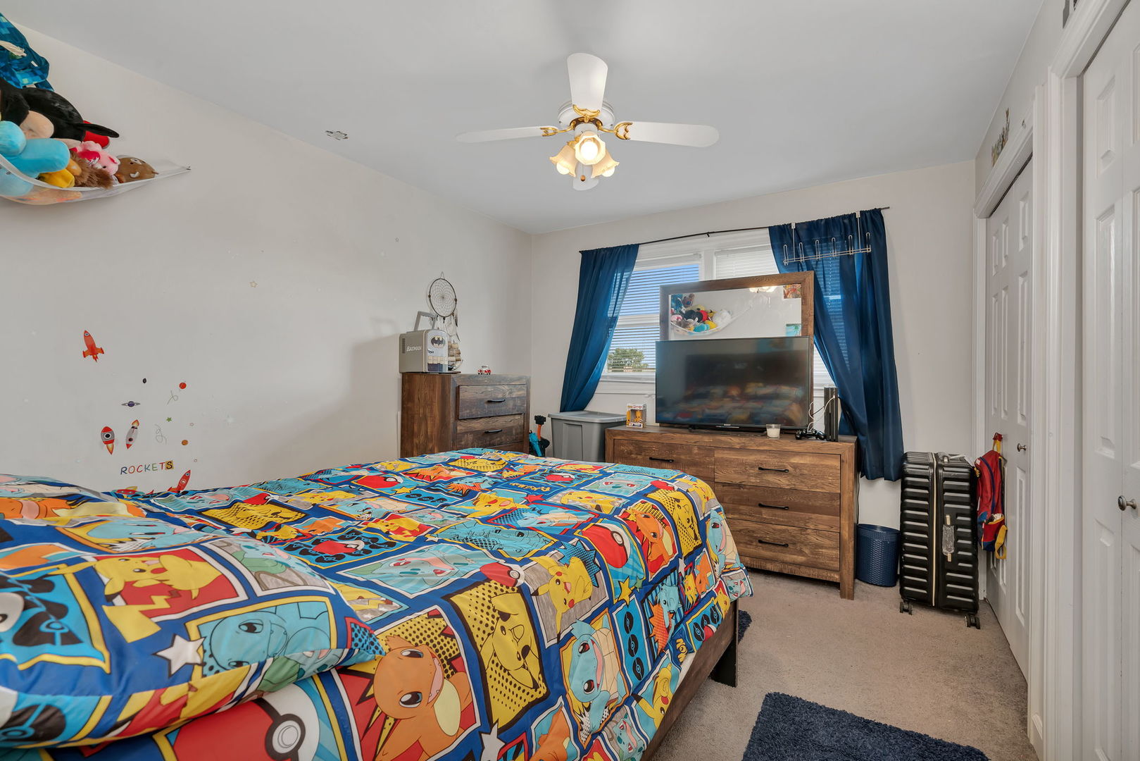 8010 West 84th Street Justice, IL 60458 - Photo 10 of 32 a bedroom that has a bed and a flat tv screen on dresser
