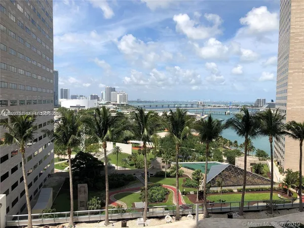 $2,800 | 325 South Biscayne Boulevard, Unit 1716, Miami, FL 33131
