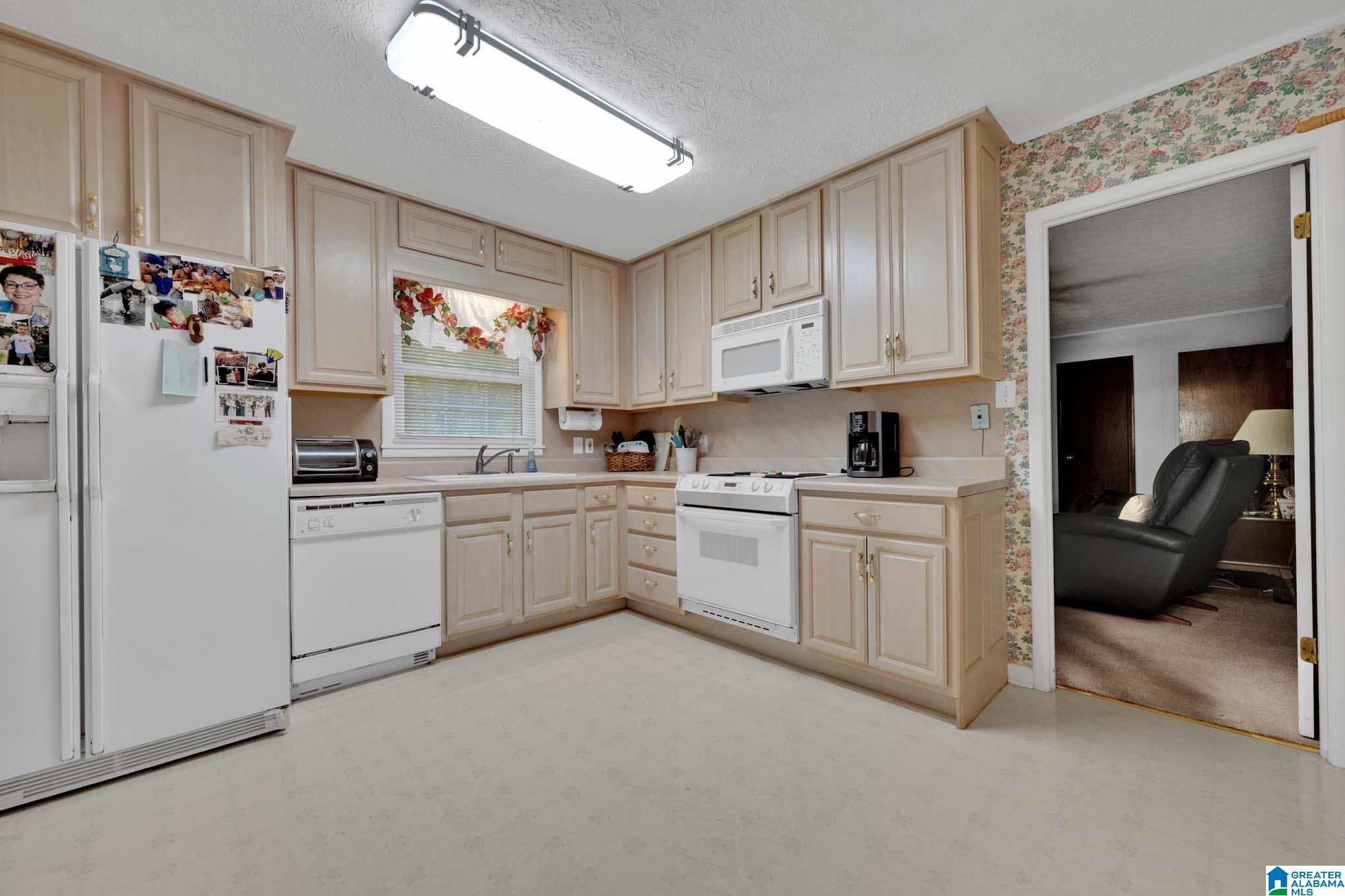 700 Generose Street Sylacauga, AL 35151 - Photo 3 of 34