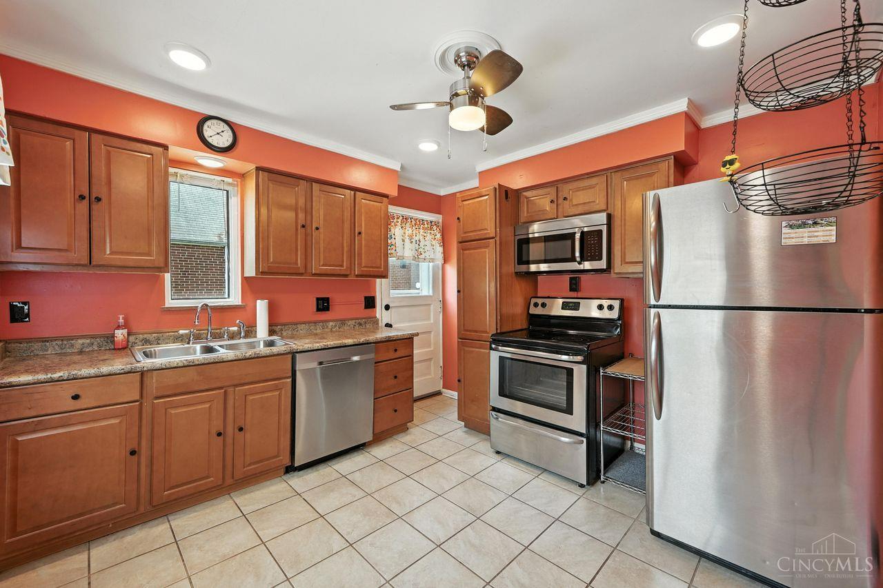 1394 Adams Road Cincinnati, OH 45231 - Photo 8 of 35 Gallery Image 8