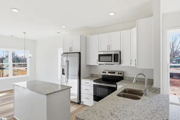 $259,900 | 609 South Cherry Street, Seneca, SC 29678