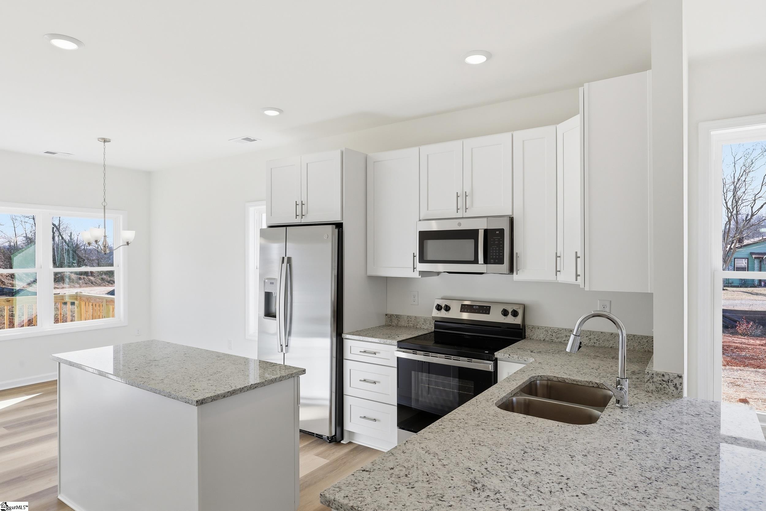 609 South Cherry Street Seneca, SC 29678 - Photo 11 of 28