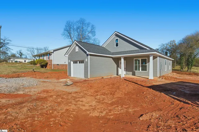 $267,000 | 609 South Cherry Street, Seneca, SC 29678