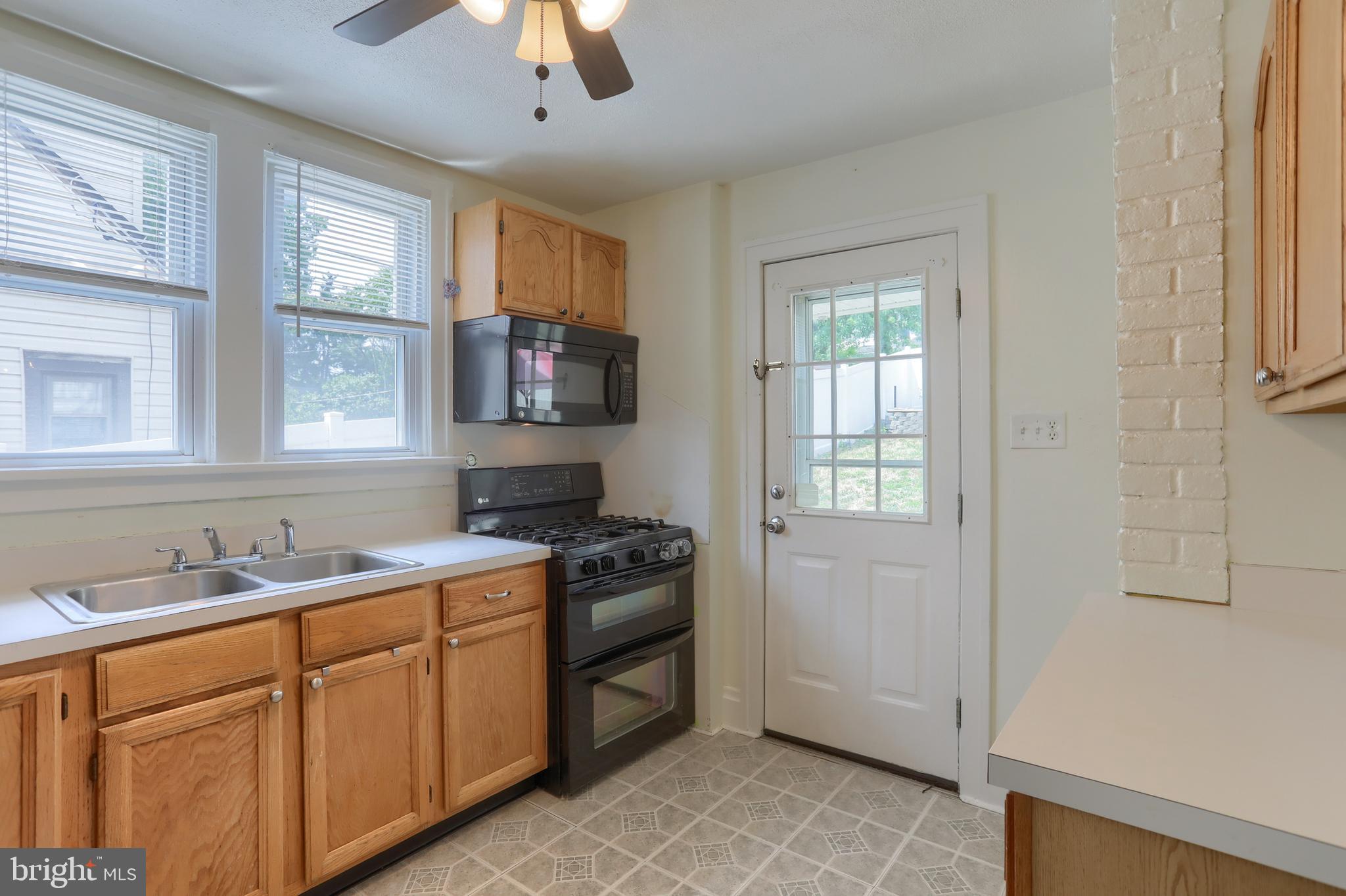 3312 Spring Street Harrisburg, PA 17109 - Photo 8 of 40 Kitchen