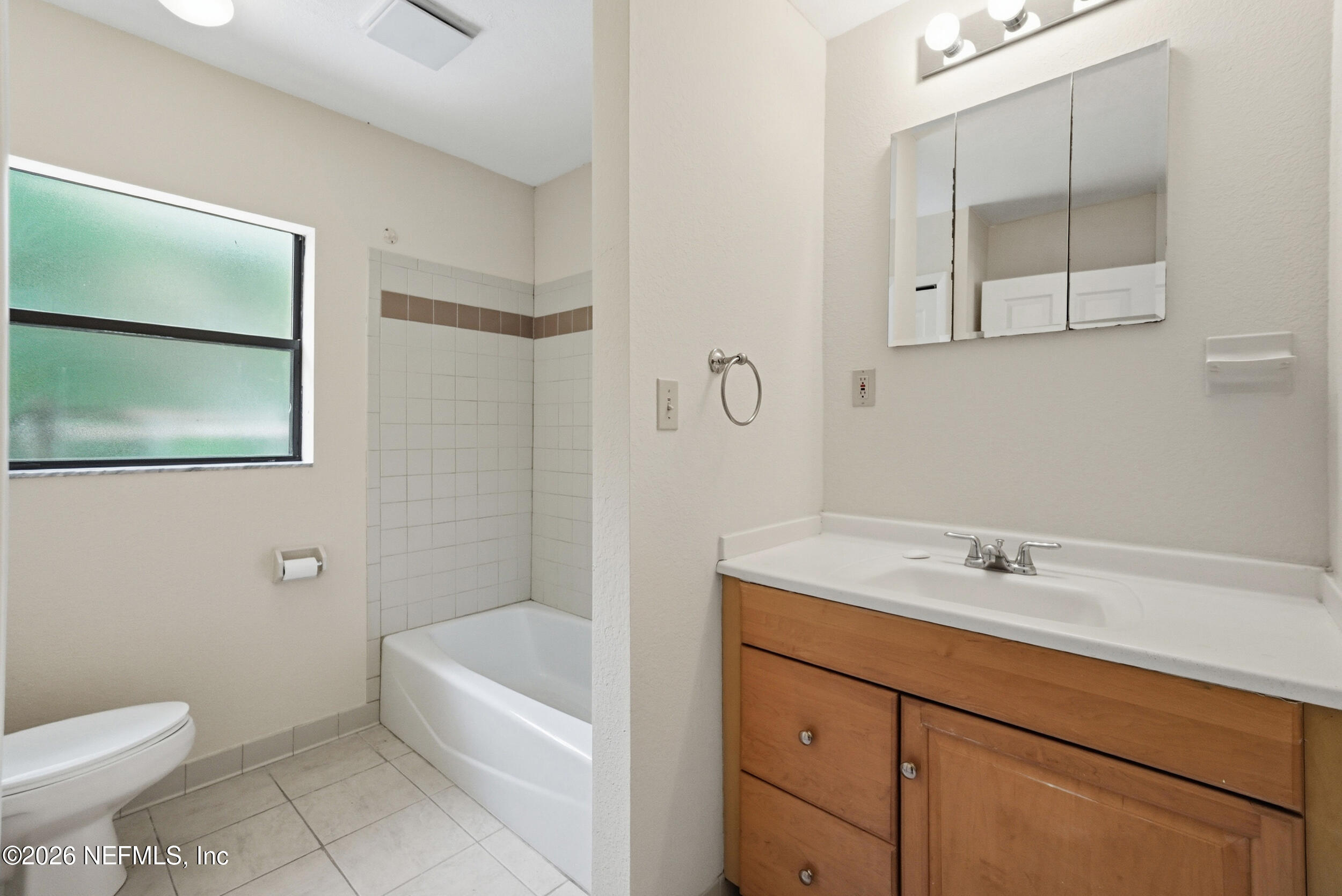 1648 Stafford Road Jacksonville, FL 32208 - Photo 17 of 32 Bathroom 2