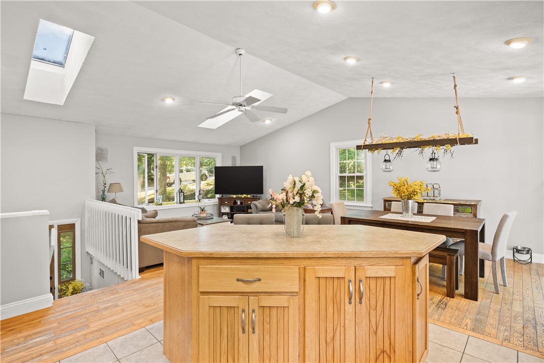233 Old Oxford Road North Smithfield, RI 02896 - Photo 13 of 34