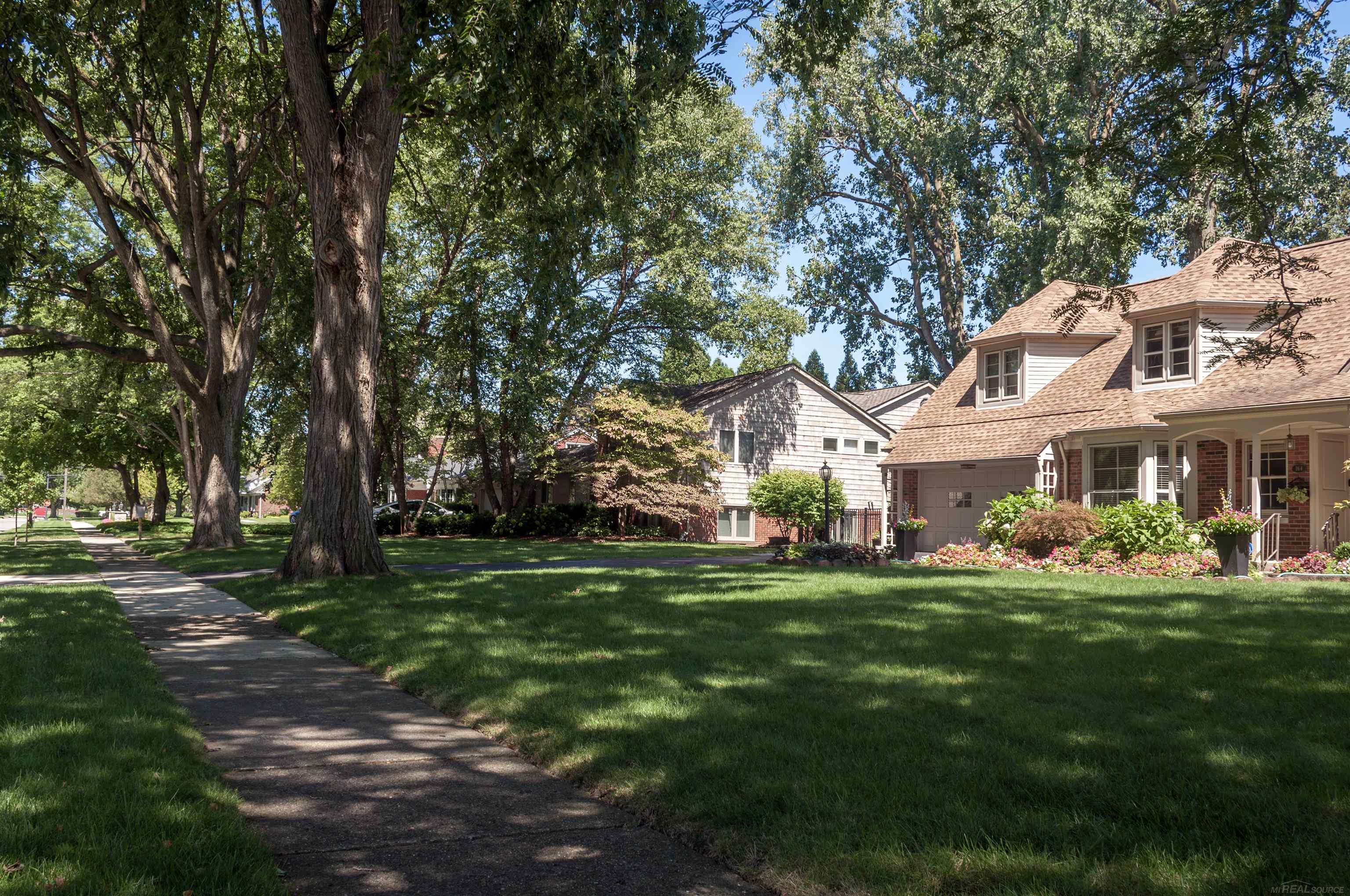 164 Lothrop Road Grosse Pointe Farms, MI 48236 - Photo 4 of 54