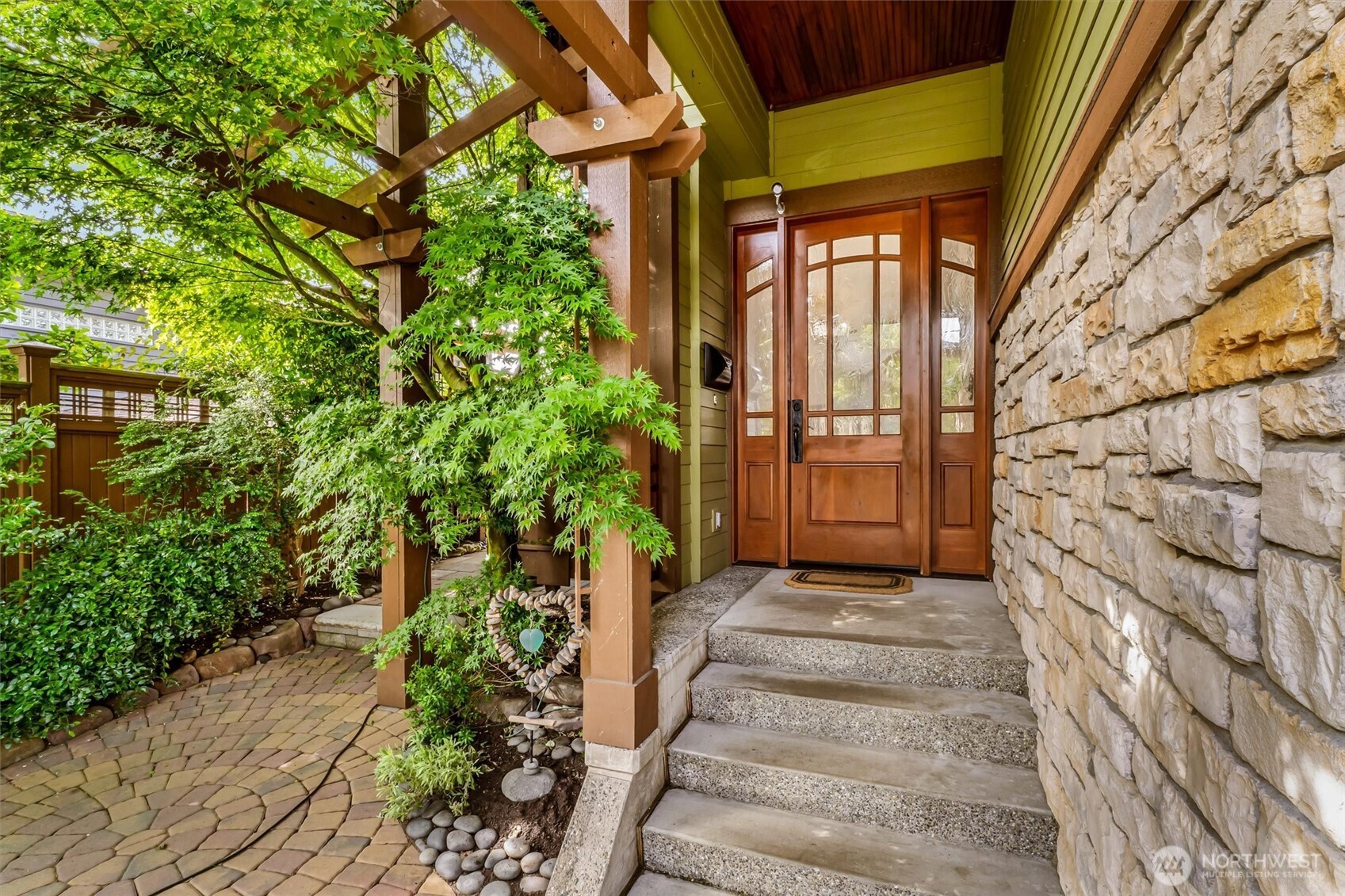 545 Holly Drive Edmonds, WA 98020 - Photo 2 of 39