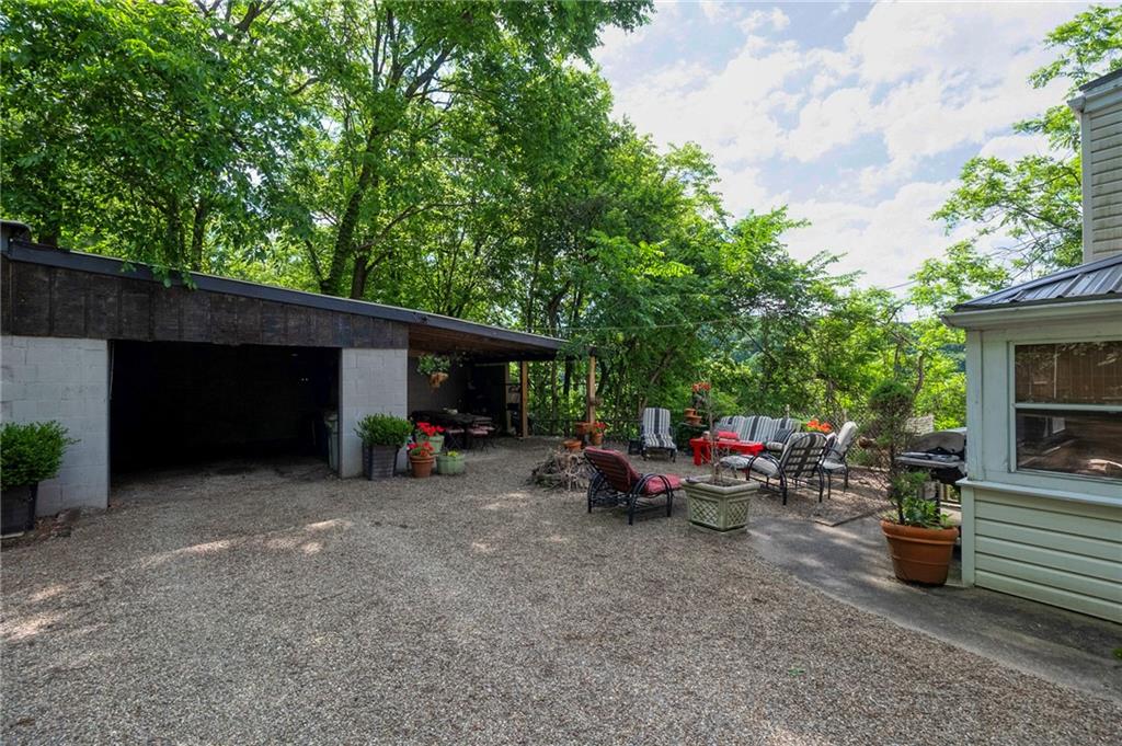 1005 Middle Road Glenshaw, PA 15116 - Photo 4 of 27 Gallery Image 4