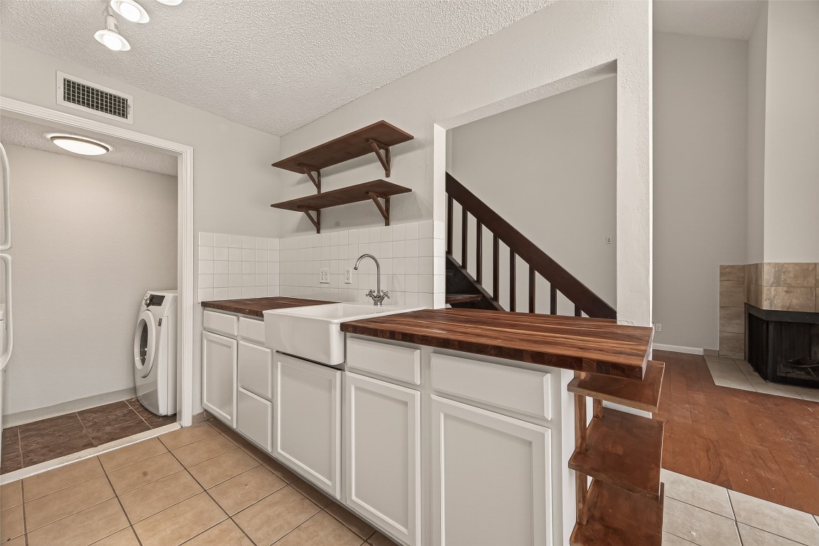 8483 Sands Point Drive Houston, TX 77036 - Photo 6 of 23 a view of a hallway with entryway