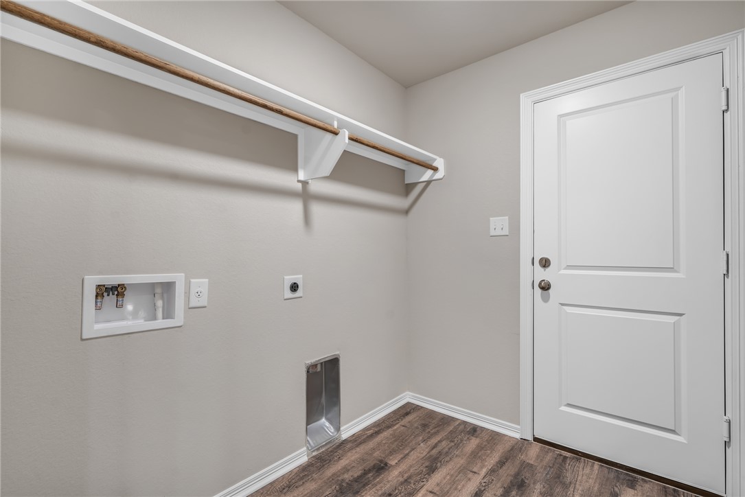 1236 High Street Navasota, TX 77868 - Photo 11 of 14 a view of a hallway with wooden floor