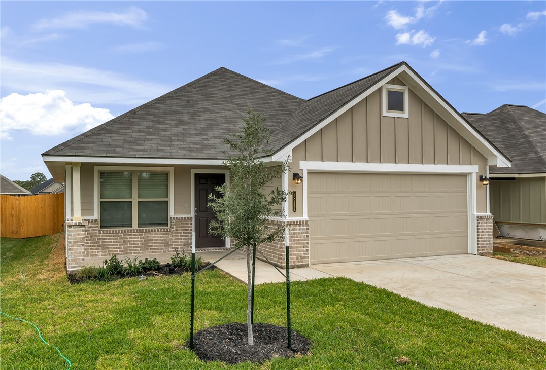 1236 High Street Navasota, TX 77868 - Photo 2 of 14 a front view of a house with a garden