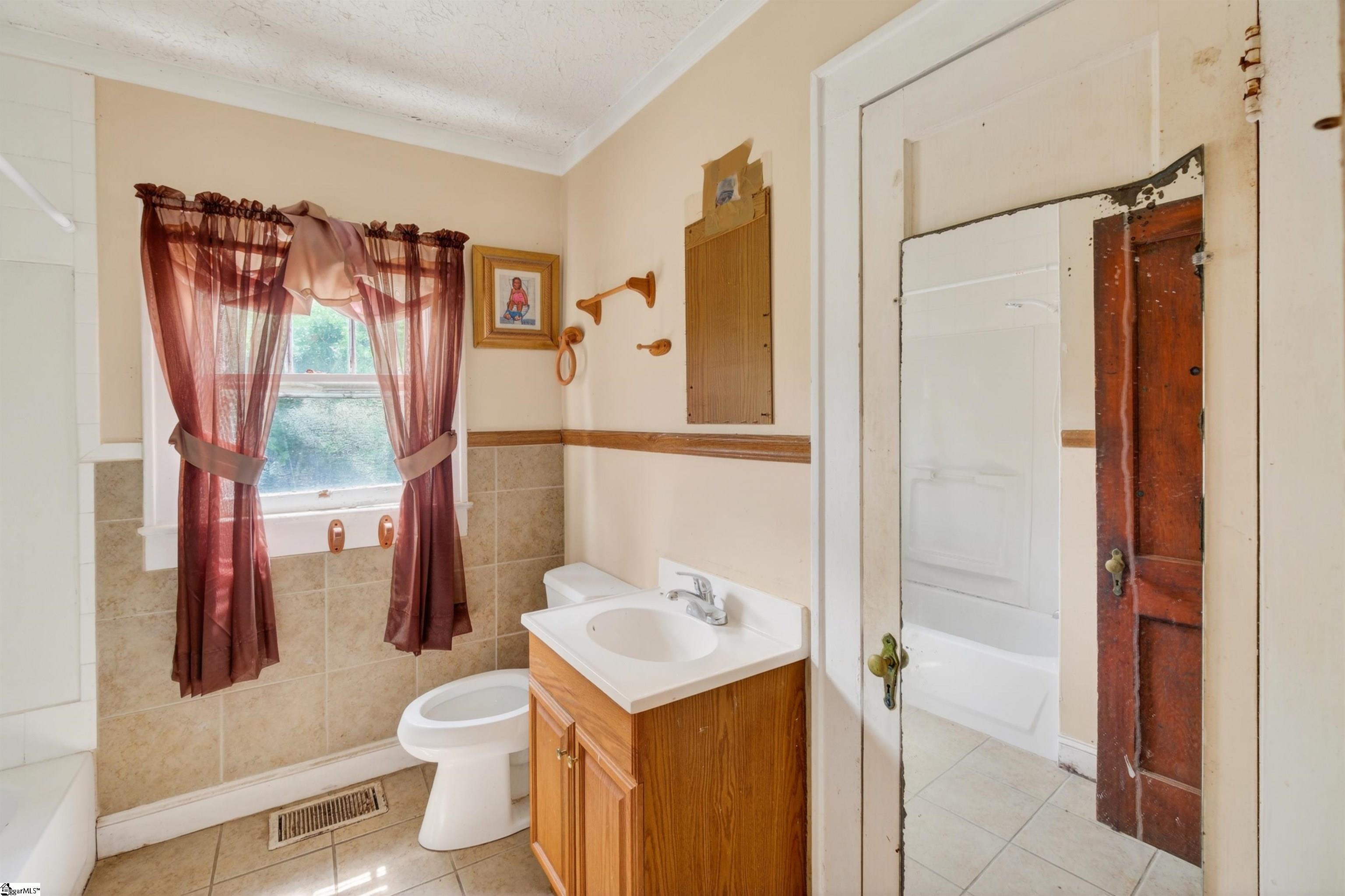 119 Kelly Street Laurens, SC 29360 - Photo 13 of 26