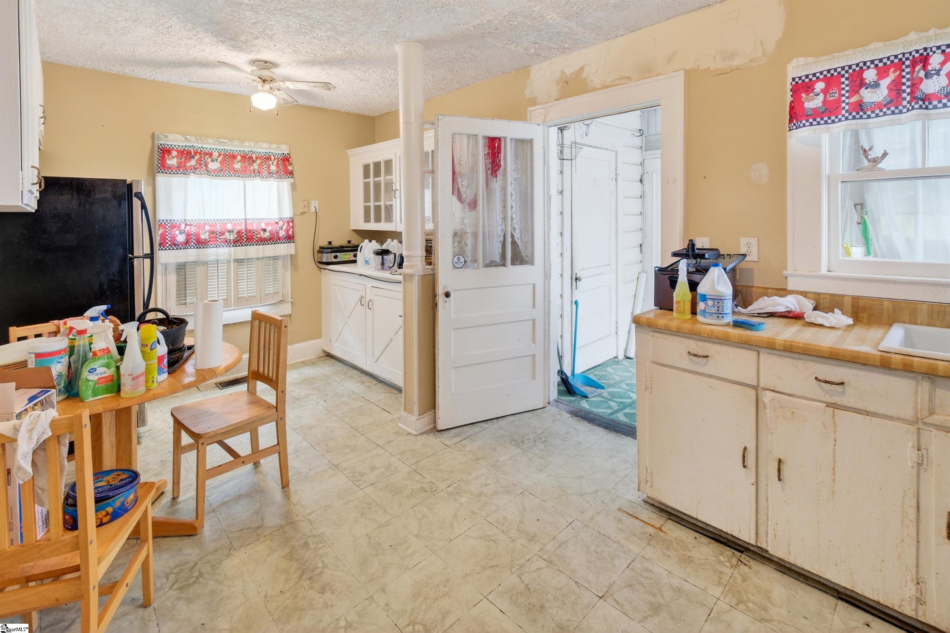 119 Kelly Street Laurens, SC 29360 - Photo 7 of 26