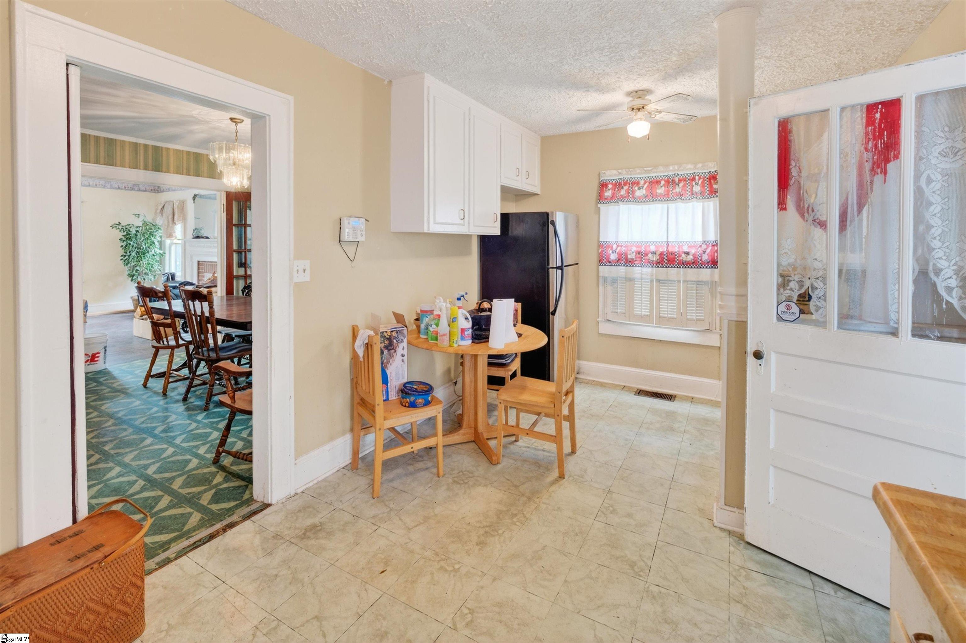 119 Kelly Street Laurens, SC 29360 - Photo 8 of 26