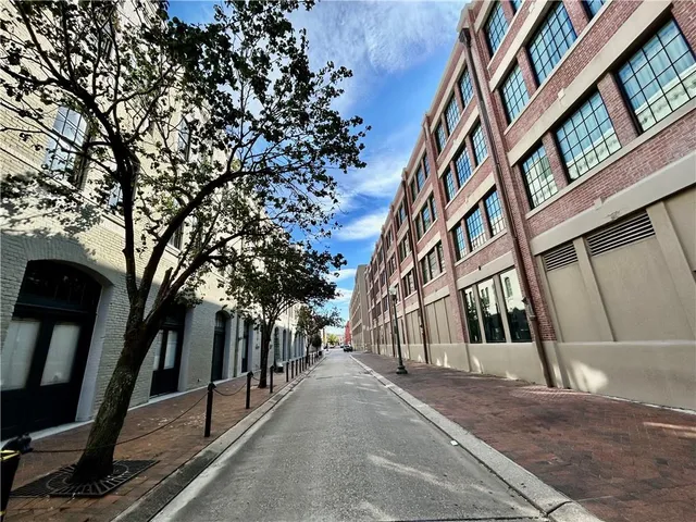 $2,400 | 700 Commerce Street, Unit 216, New Orleans, LA 70130