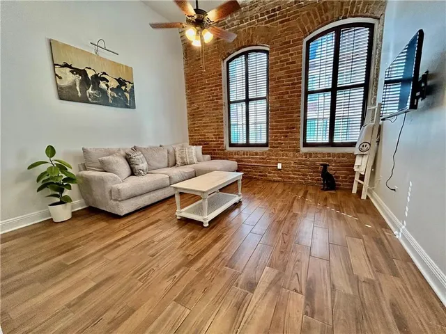 $2,400 | 700 Commerce Street, Unit 216, New Orleans, LA 70130