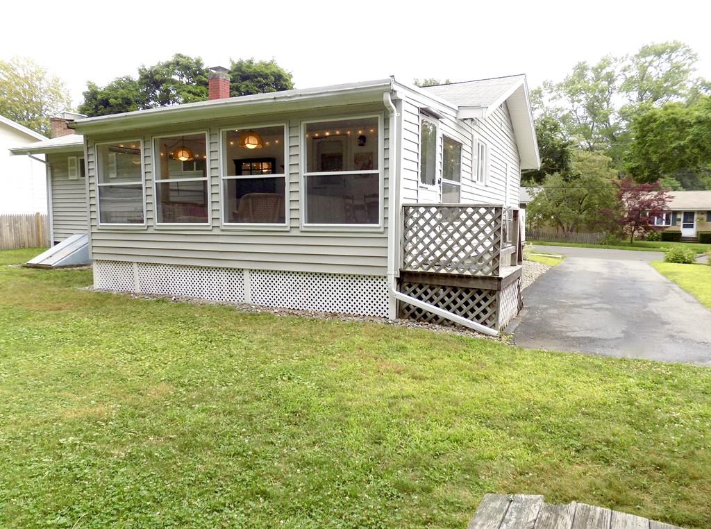 11 Robinson Road Beverly, MA 01915 - Photo 16 of 23