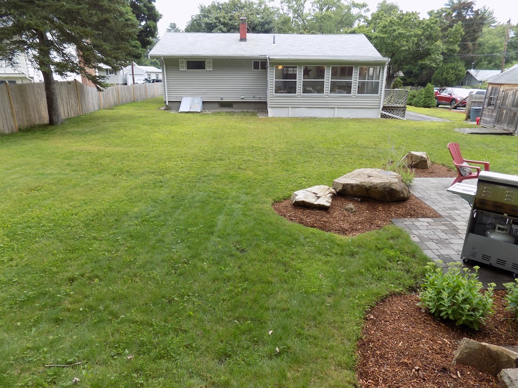 11 Robinson Road Beverly, MA 01915 - Photo 17 of 23