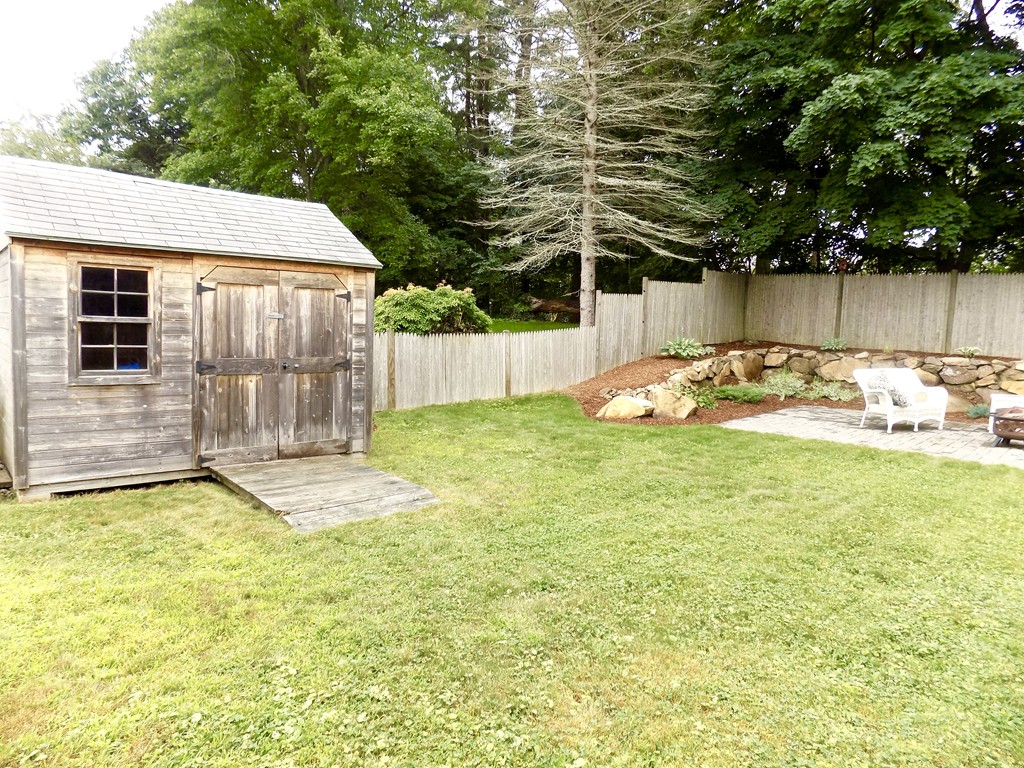 11 Robinson Road Beverly, MA 01915 - Photo 18 of 23