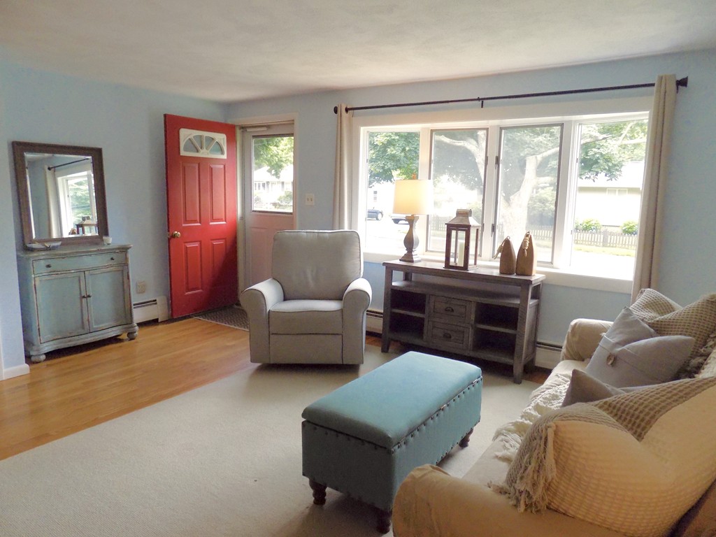 11 Robinson Road Beverly, MA 01915 - Photo 3 of 23