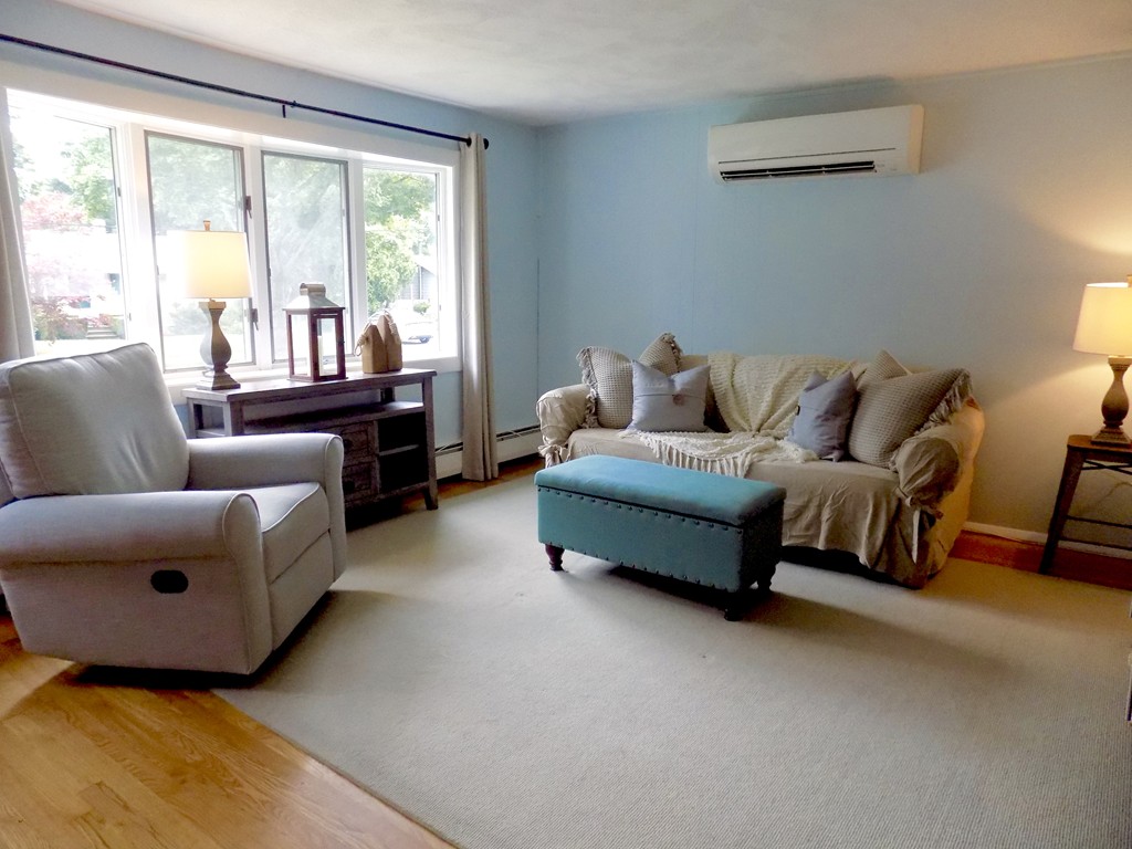 11 Robinson Road Beverly, MA 01915 - Photo 4 of 23