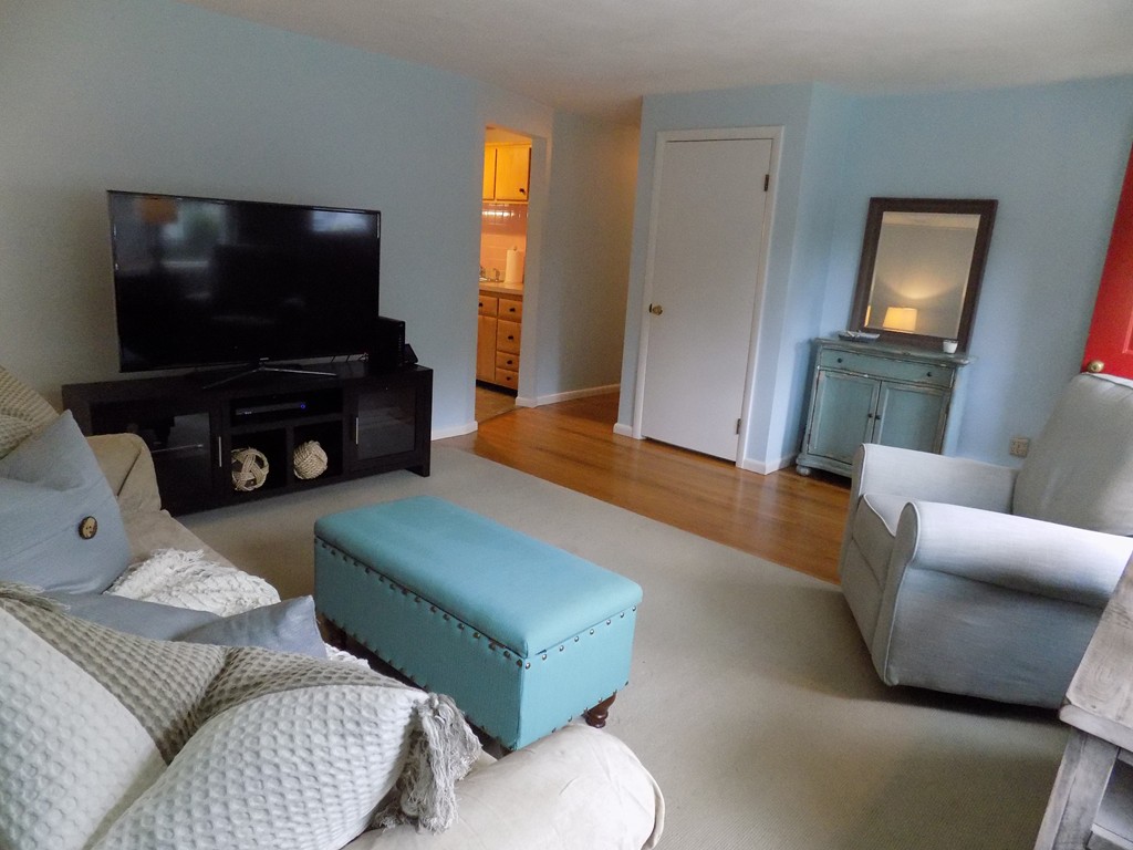 11 Robinson Road Beverly, MA 01915 - Photo 6 of 23