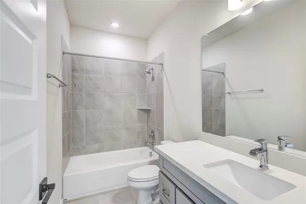 $2,200 | 2600 Gattis School Road, Unit 401, Round Rock, TX 78664